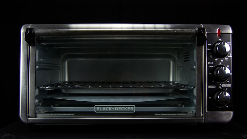 电竞选手专访新闻配图 - 知名电竞选手正在接受媒体采访，背景是奖杯陈列柜